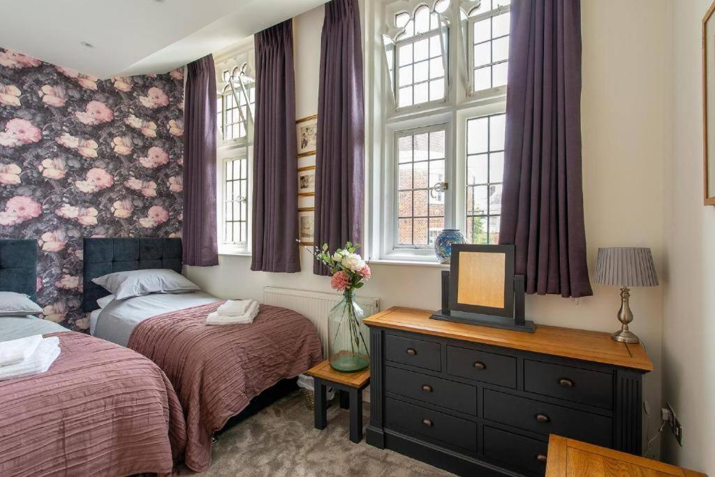 The Most Central Apartment In Canterbury Stunning Interiors, Fully Equipped, City Views And Free Wifi! Esterno foto