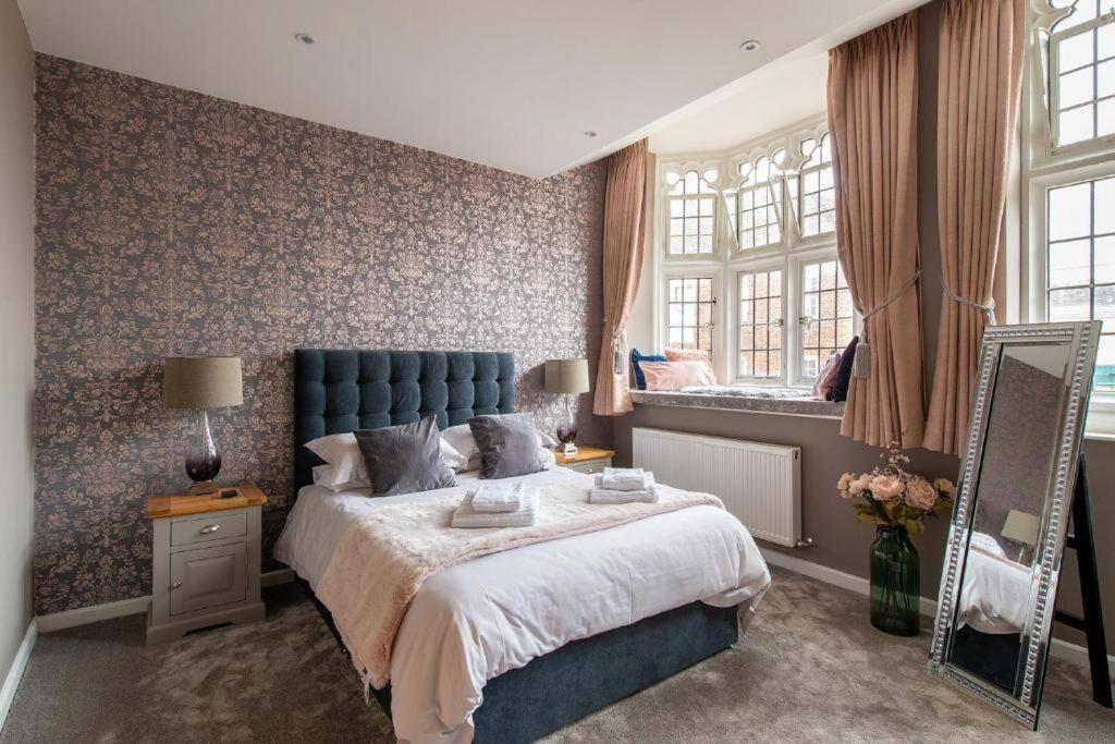 The Most Central Apartment In Canterbury Stunning Interiors, Fully Equipped, City Views And Free Wifi! Esterno foto