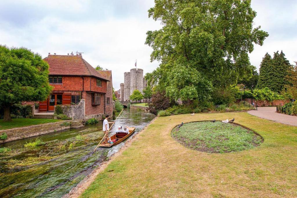 The Most Central Apartment In Canterbury Stunning Interiors, Fully Equipped, City Views And Free Wifi! Esterno foto
