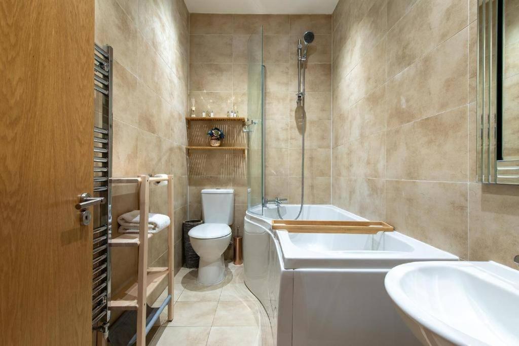 The Most Central Apartment In Canterbury Stunning Interiors, Fully Equipped, City Views And Free Wifi! Esterno foto
