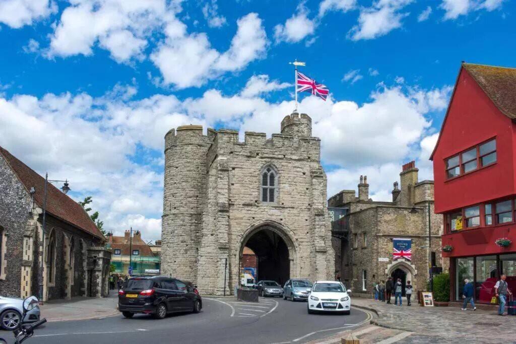 The Most Central Apartment In Canterbury Stunning Interiors, Fully Equipped, City Views And Free Wifi! Esterno foto