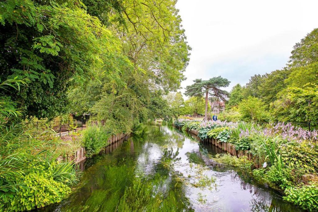 The Most Central Apartment In Canterbury Stunning Interiors, Fully Equipped, City Views And Free Wifi! Esterno foto