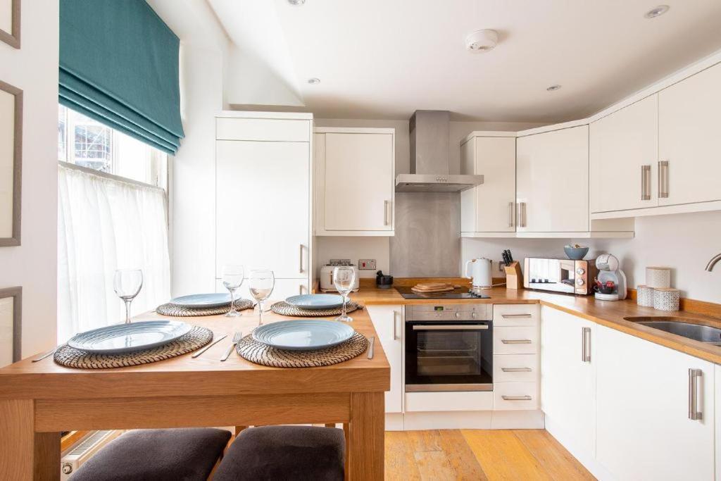 The Most Central Apartment In Canterbury Stunning Interiors, Fully Equipped, City Views And Free Wifi! Esterno foto